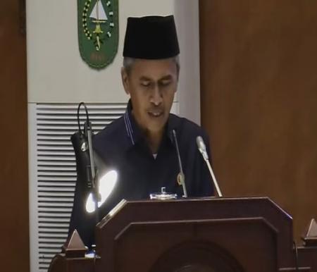 Anggota DPRD Riau Mardianto Manan saat membacakan laporan hasil resesnya di Inhu dan Kuansing (foto:rinai/halloriau)
